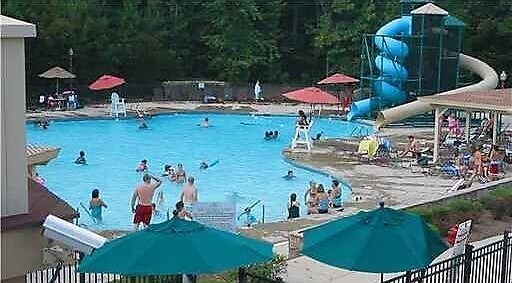 Building Photo - Located in Highland Creek