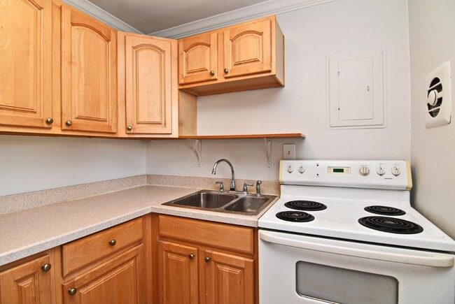 Building Photo - 151 N Orlando Ave