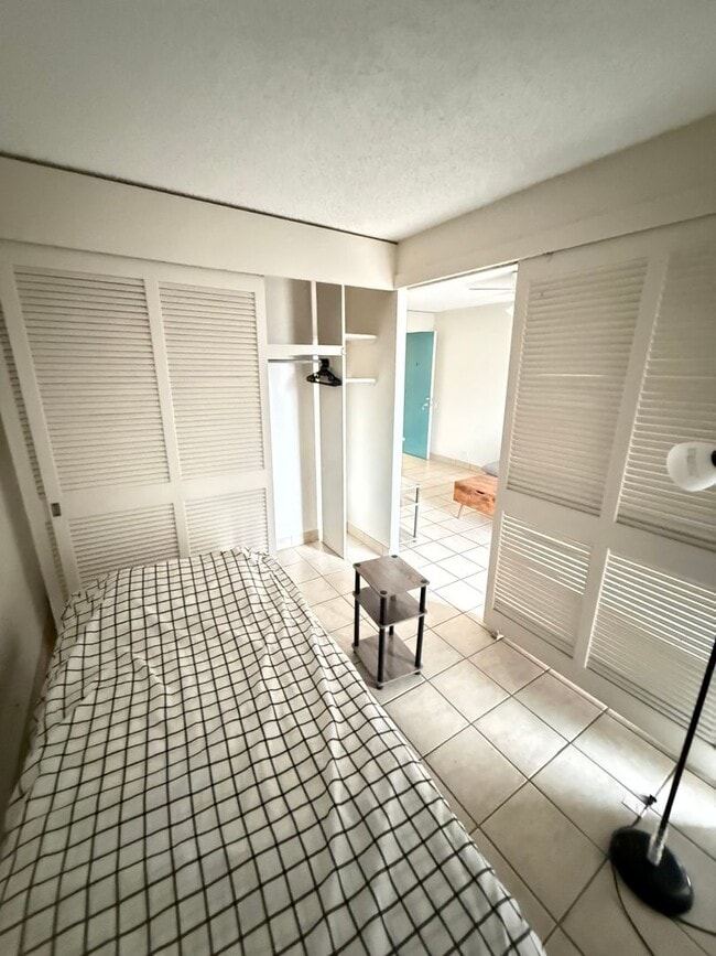 Building Photo - Rarely Available 1-Bedroom Apartment for Rent at Queen’s Villa