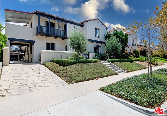 Building Photo - 228 S Orange Dr