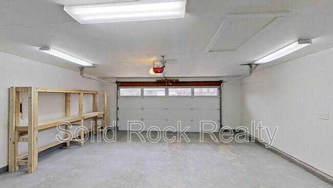 Building Photo - 2615 Tomah Pl