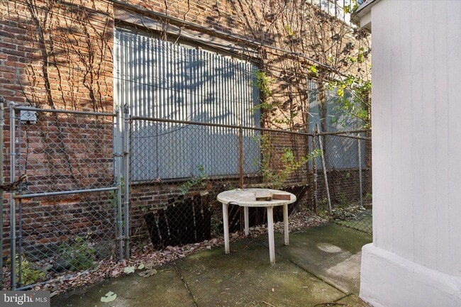 Building Photo - Charming 2-Bedroom Home with Private Yard ...