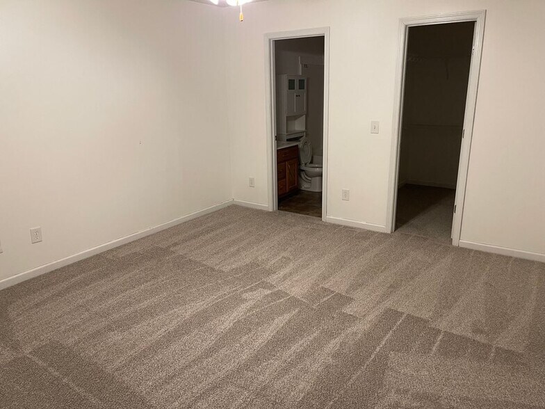 Building Photo - 1610 Robert Rd