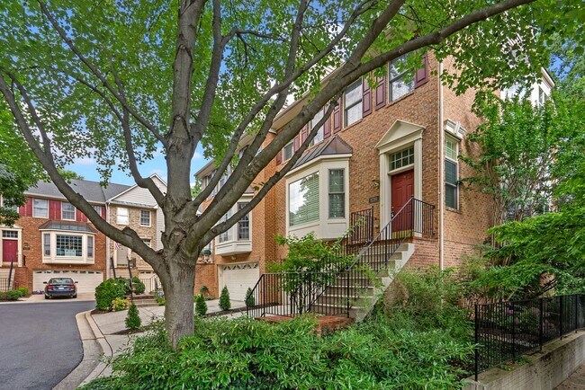 Building Photo - 3 Bed 3.5 Bath - Rockville Townhome - 2 Ca...