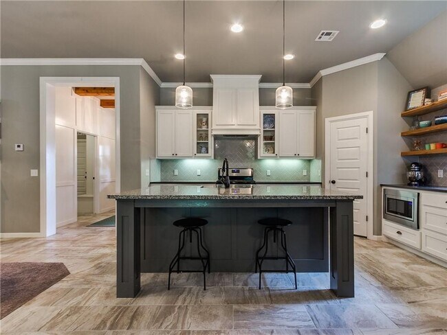 Building Photo - Beautiful 3 bedroom 2 bathroom home in Mon...