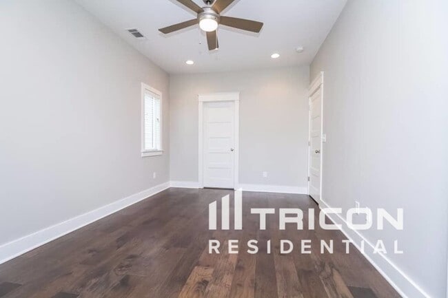 Building Photo - 1240 Hillwood Private Cove