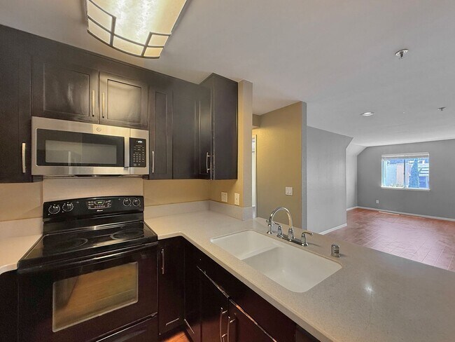 Building Photo - SD: Bright 2BD/2BA Condo in UTC with Community Pool, Gym & Reserved Parking