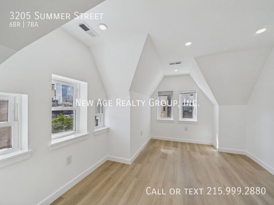 Building Photo - 3205 Summer St