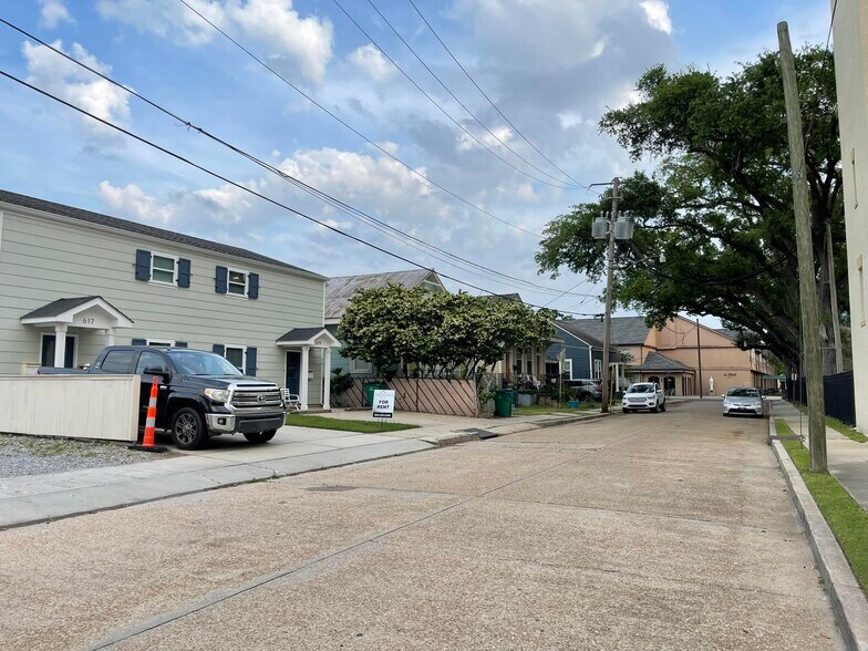Building Photo - 617 Lavoisier St