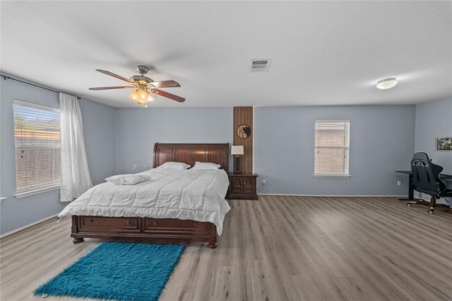 Building Photo - 111 Lynn Crest Bend