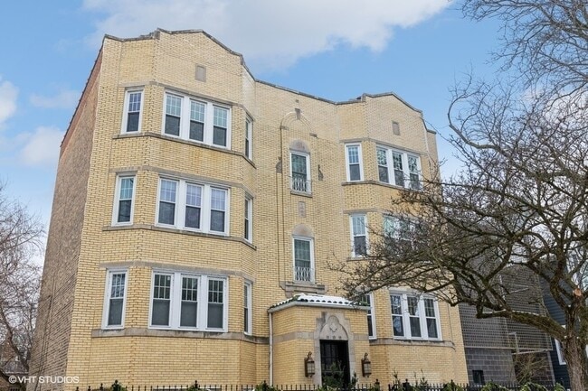 Building Photo - 1113 W Lill Ave