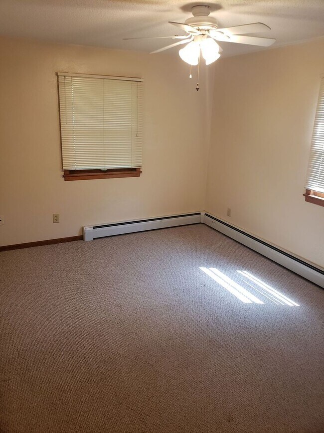Building Photo - Spacious 3-Bedroom Home | Small-Town Living | Pet Friendly