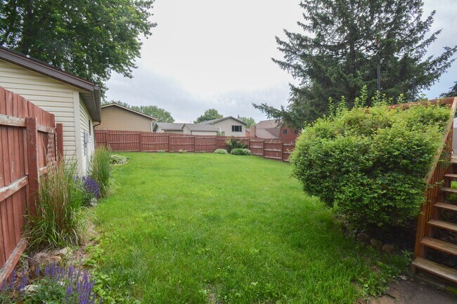 Building Photo - Charming 3-Bed, 2.5-Bath Split-Level Home ...