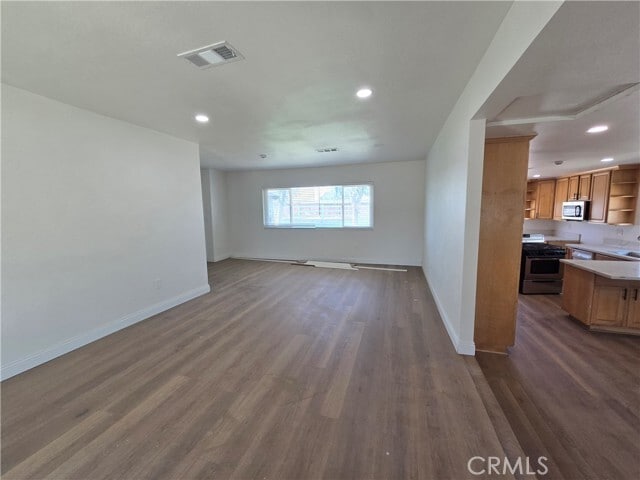 Building Photo - 876 River Dr