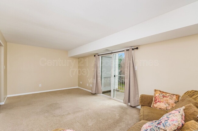 Building Photo - 14447 Cool Oak Ln