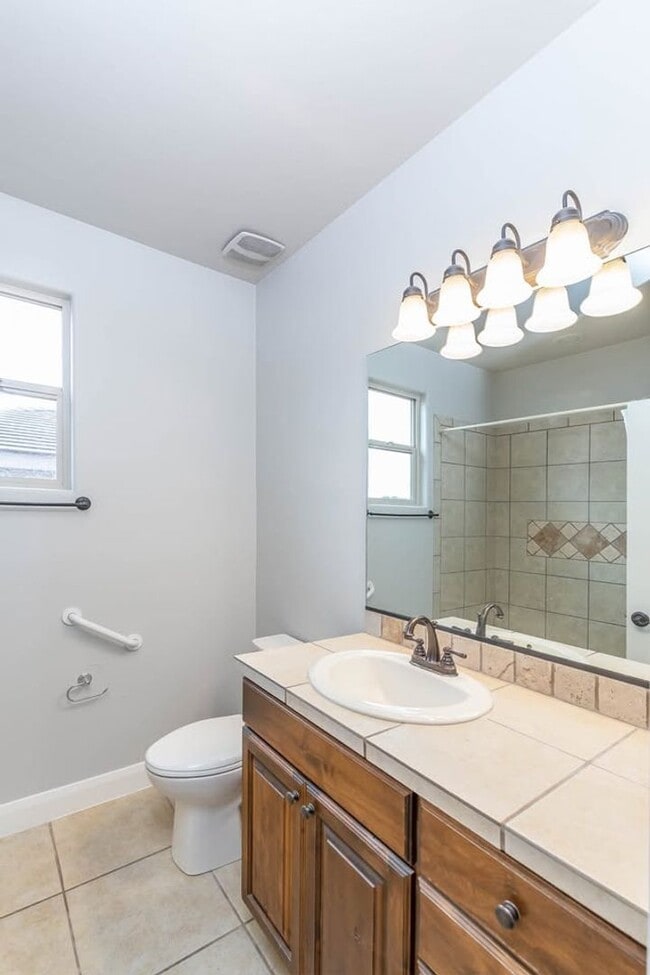 Building Photo - 4 Bedroom Single-Level Home In Hurricane - Small Pet Friendly