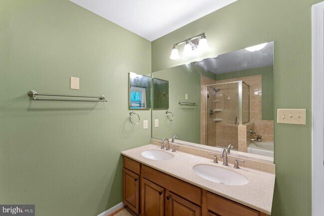 Building Photo - 10603 Eden Brook Dr