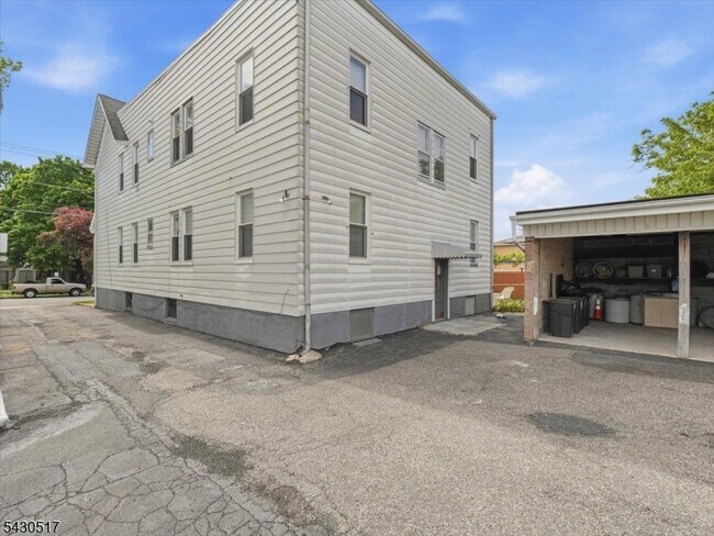 Building Photo - 265 N 17th St
