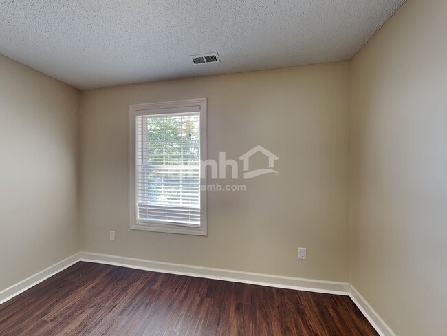 Building Photo - 9734 Lomax Dr