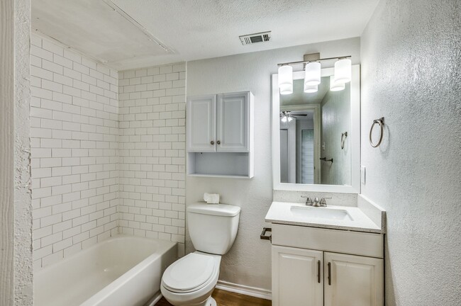 Building Photo - 117 Peachtree Ct