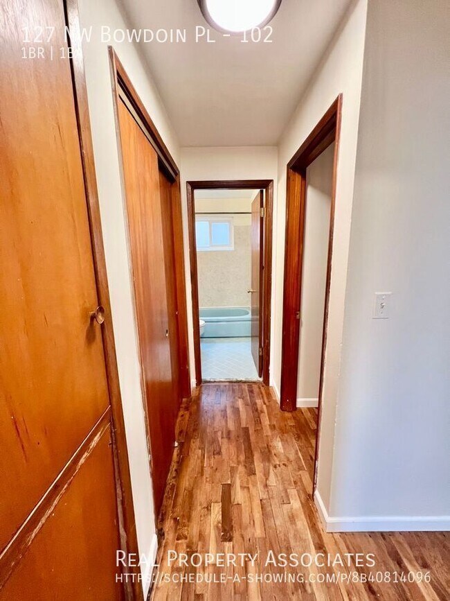 Building Photo - 127 NW Bowdoin Pl