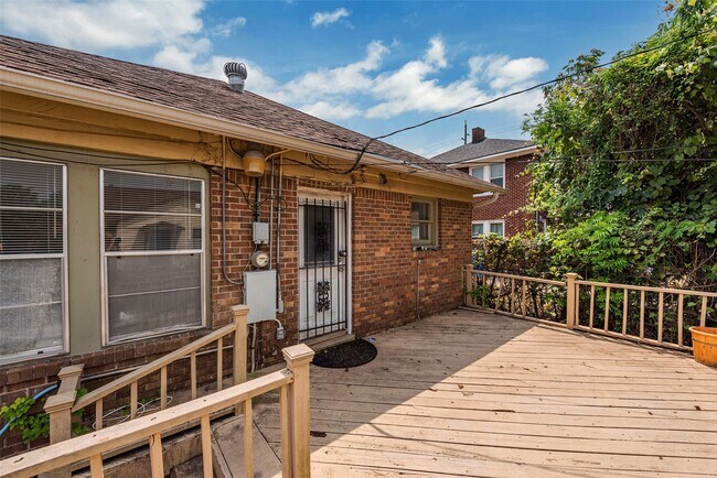 Building Photo - 2611 Rosewood St