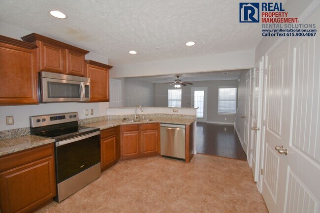 Building Photo - Wonderful 3BR Mboro townhome- GREAT location!