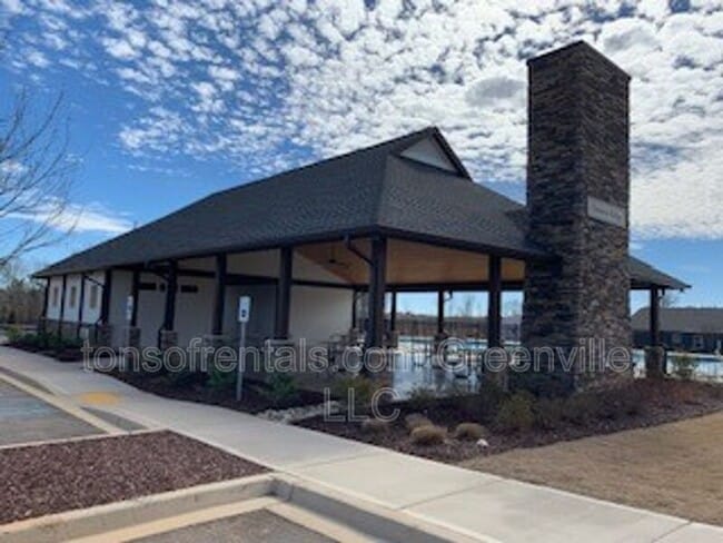 Building Photo - 938 Pineland Dr