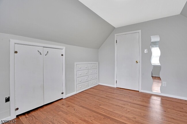 Building Photo - 706 Chestnut St