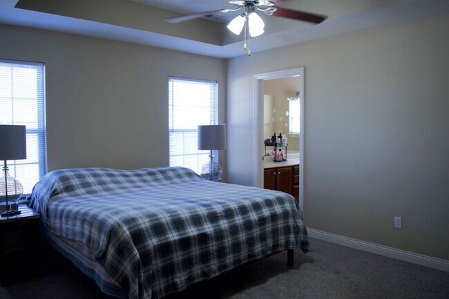 Building Photo - Nice 3 Bed 2 Bath House In Vanderveen Crossing!