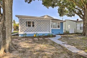 Building Photo - HOUSING VOUCHER ACCEPTED: 2-Bedroom Home in Prime St. Pete Location! FURNISHED OR UNFURNISHED. MI...