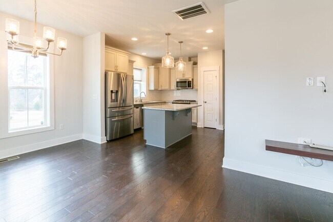Building Photo - Beautiful 3 Bed/2.5 bath cottage in Chatham Park Available early September