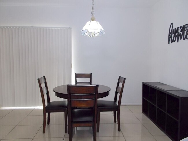 Building Photo - Beautifully Maintained Fully Furnished Home – Move-In Ready!