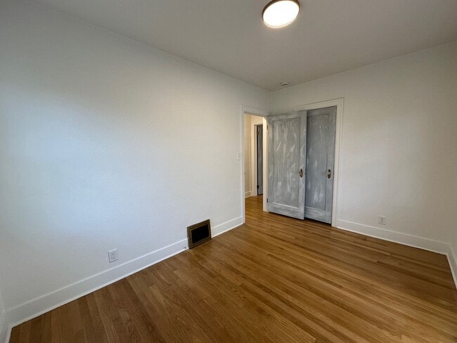 Building Photo - Wonderful 2+ Bedroom 1 Bath Shadle Area Home
