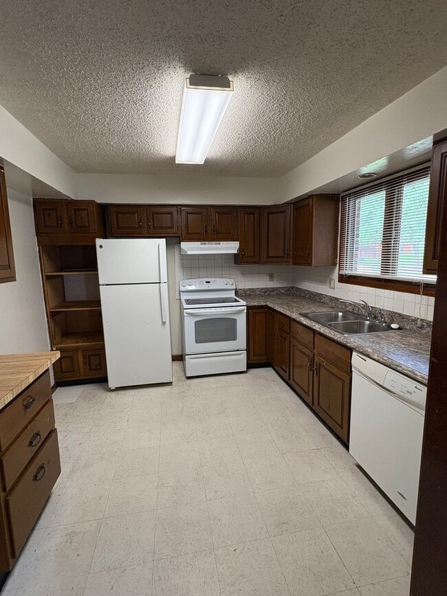 Building Photo - 828 Dondee Dr