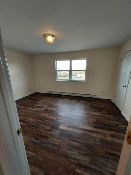 Building Photo - 550 Front St