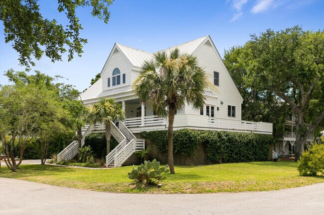 Building Photo - 1 Live Oak Dr