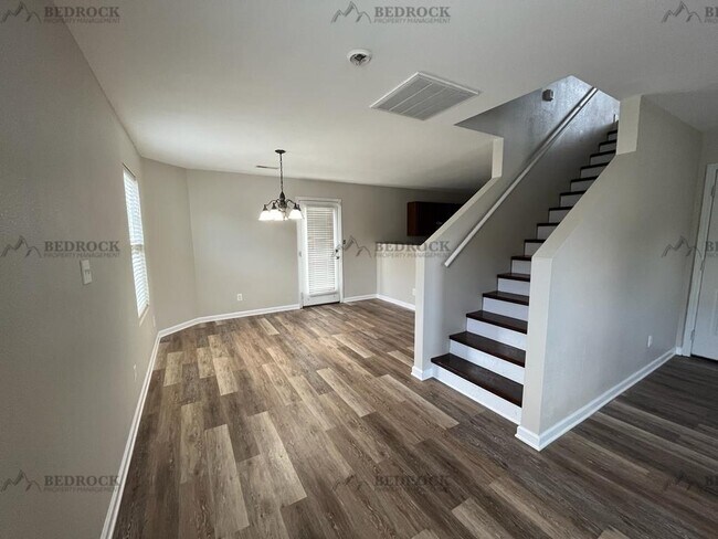 Building Photo - 202 Cloverbrook Dr