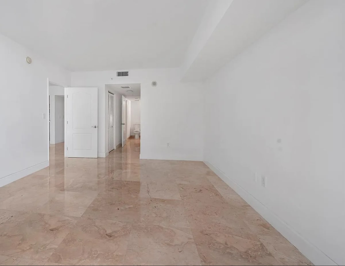 Building Photo - 1800 N Bayshore Dr