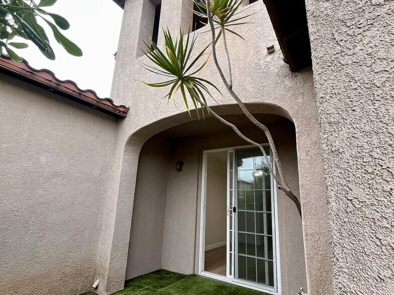 Building Photo - 525 Avenida Ortega