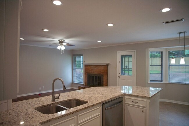 Building Photo - Lease Takeover Opportunity Available! 4 Be...