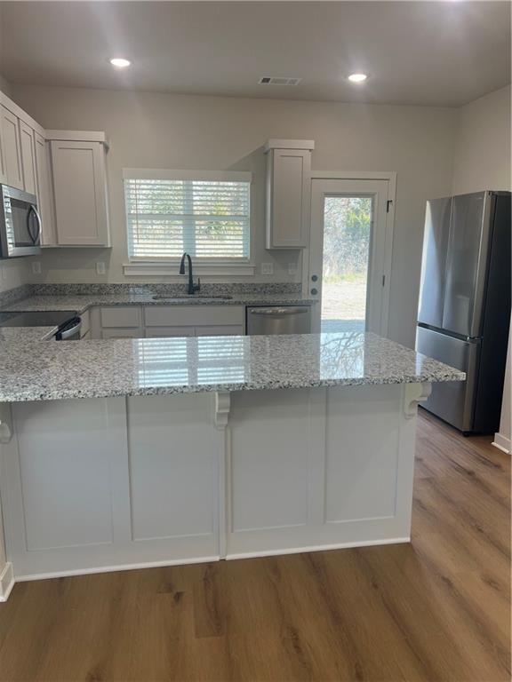 Building Photo - 550 Cosmos St