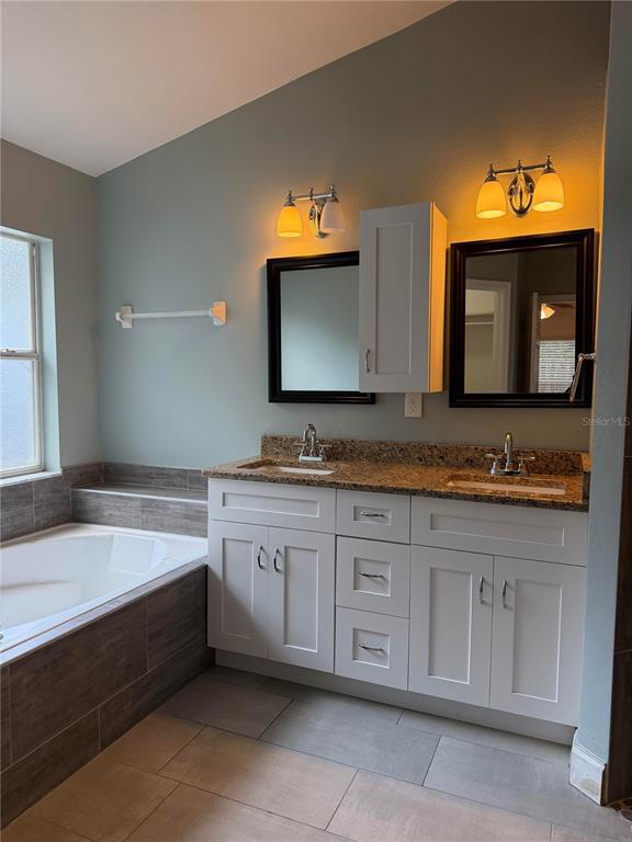 Building Photo - 13726 Meadowpark Ave