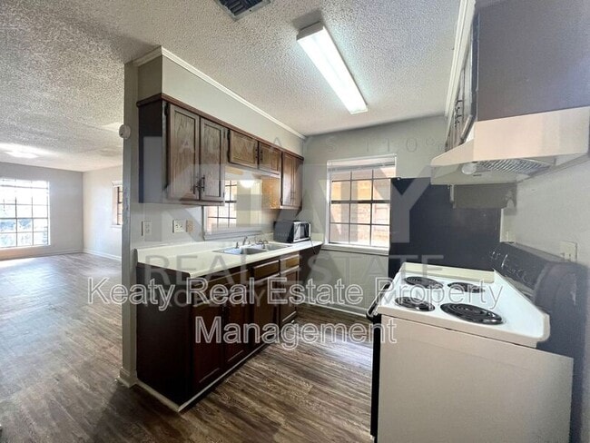 Building Photo - 402 Loire Ave