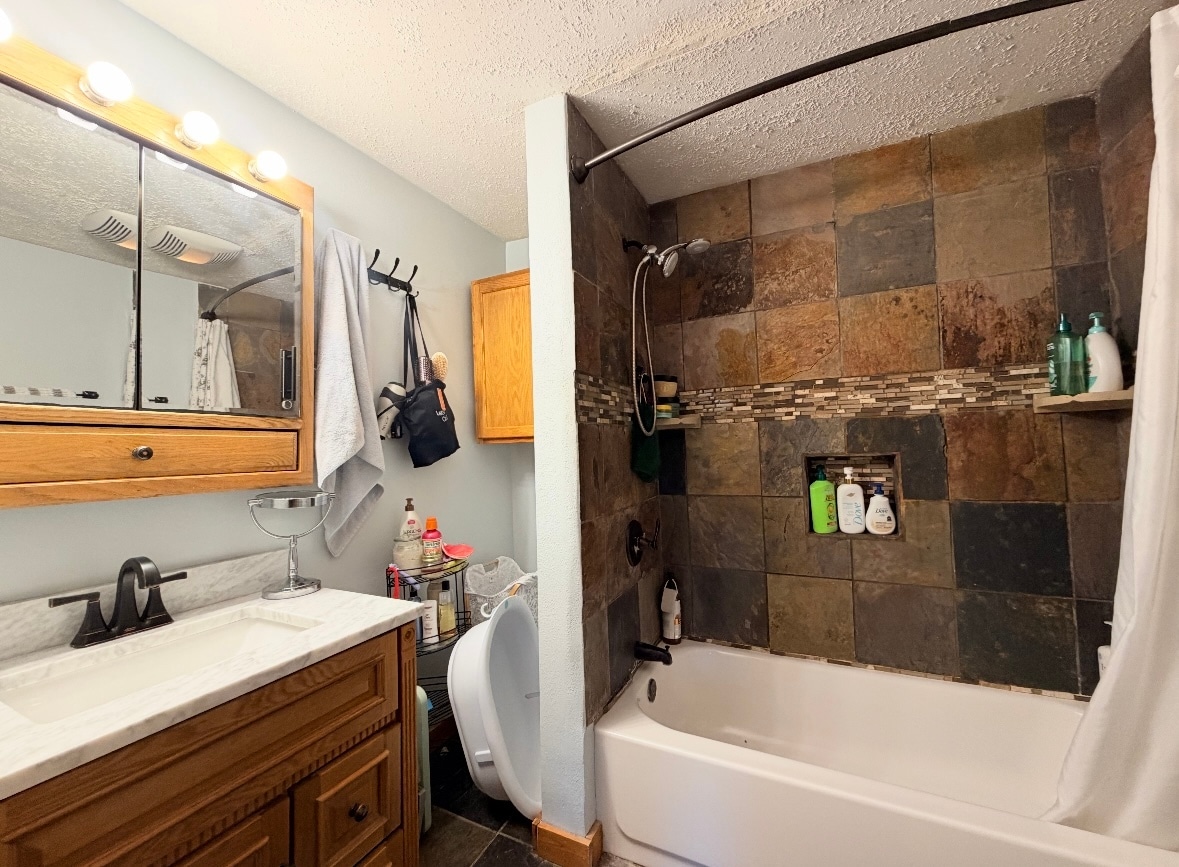 Building Photo - 415 8th St N