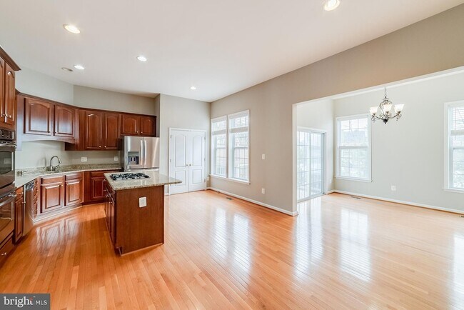 Building Photo - 22072 Avonworth Square