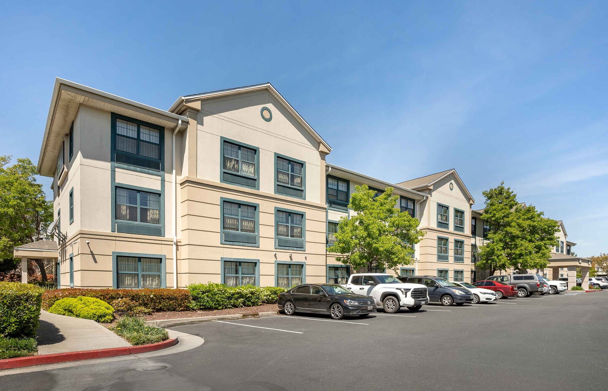 Building Photo - Furnished Studio-Richmond - Hilltop Mall