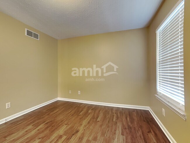 Building Photo - 1889 Bridle Path