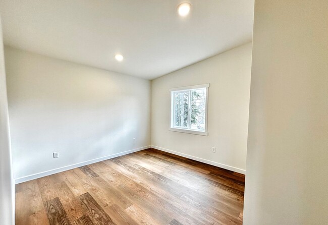 Building Photo - Stunning new home (2025) in North Tacoma –...