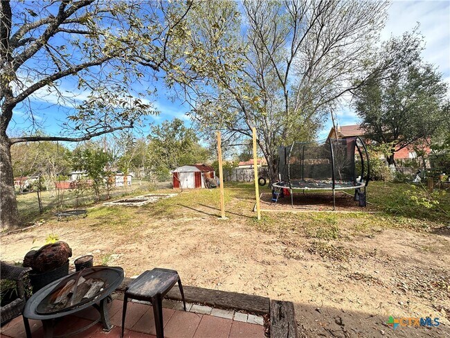 Building Photo - 421 Broadway St